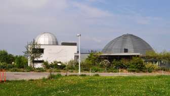 Das Bodensee Planetarium und Sternwarte hoch über Kreuzlingen.