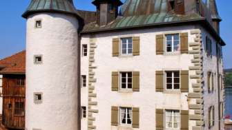 Musée dans la cour de la tour